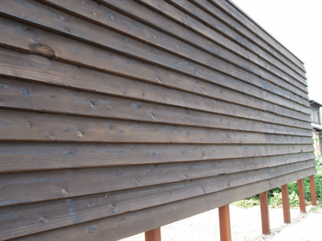 飫肥杉鎧張りフェンス施工例の写真